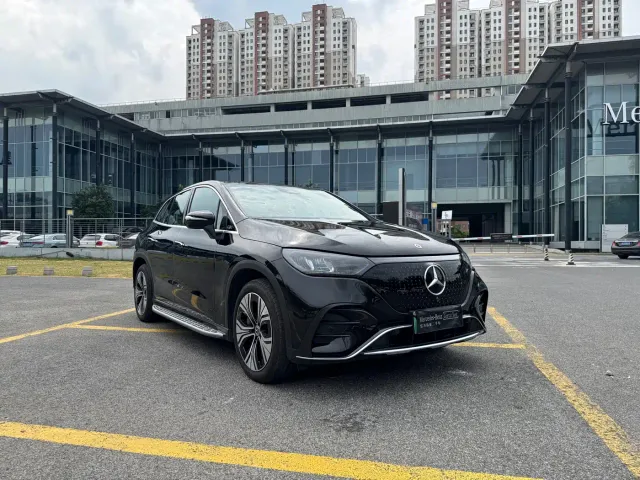 Mercedes-Benz EQE SUV — Фото автомобиля 3