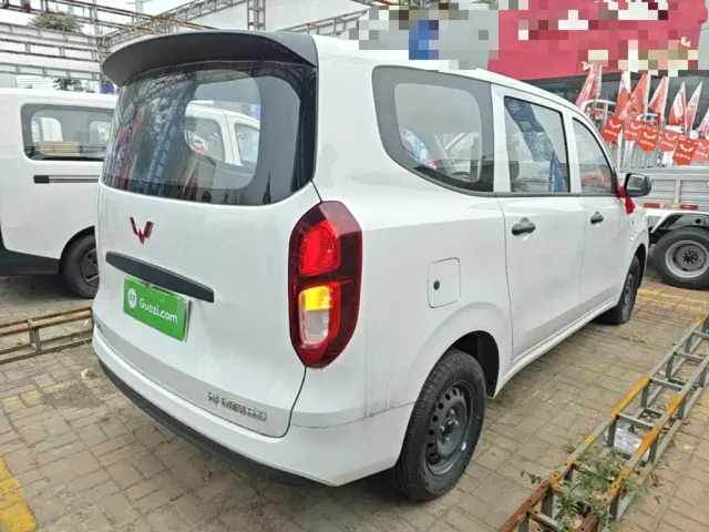 Wuling Hongguang — Фото автомобиля 6