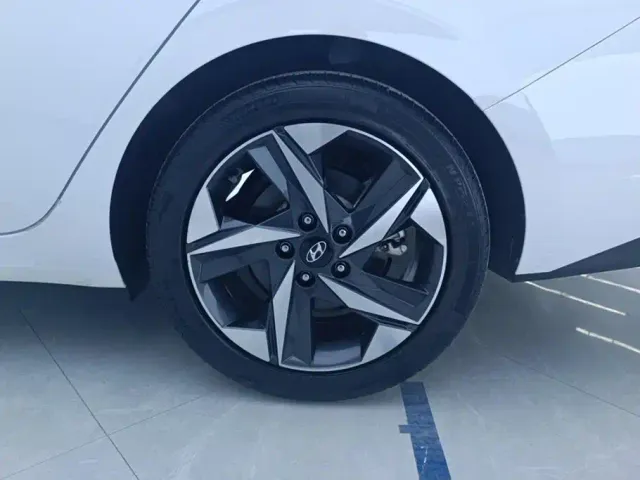 Hyundai Elantra — Фото автомобиля 6