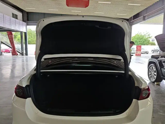 Mazda Axela — Фото автомобиля 18