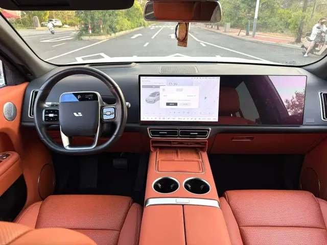 Li Auto L8 — Фото автомобиля 7