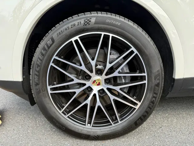 Porsche Cayenne — Фото автомобиля 8