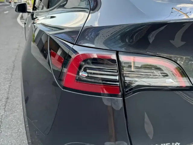 Tesla Model Y — Фото автомобиля 13