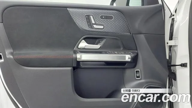 Mercedes-Benz EQB — Фото автомобиля 15