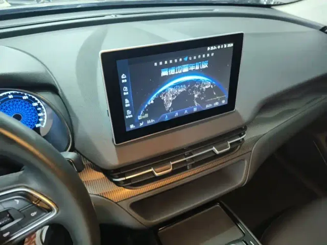 Hongqi E-QM5 — Фото автомобиля 12