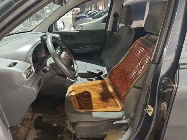 Wuling Hongguang — Фото автомобиля 14