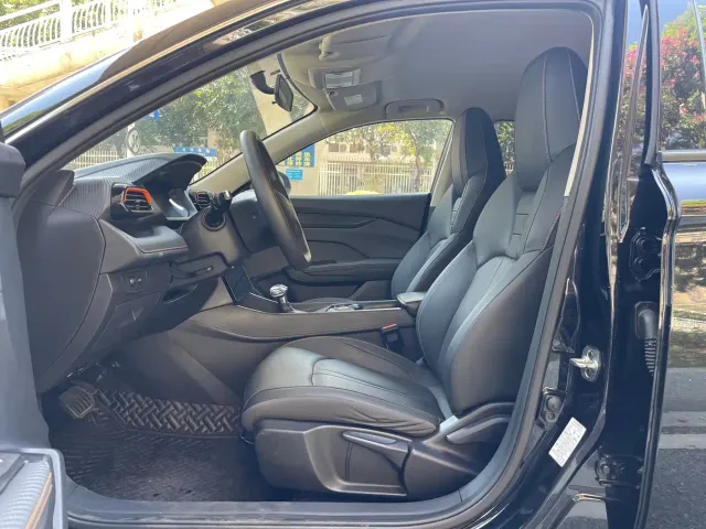 Dongfeng Yixuan — Фото автомобиля 5