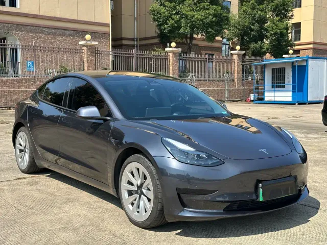 Tesla Model 3 — Фото автомобиля 3