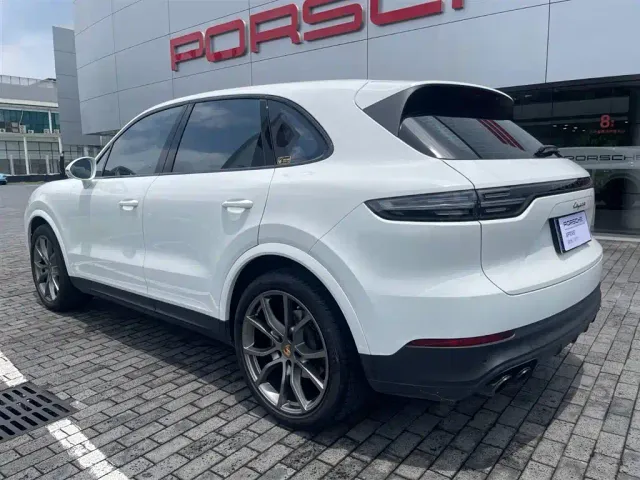 Porsche Cayenne — Фото автомобиля 8