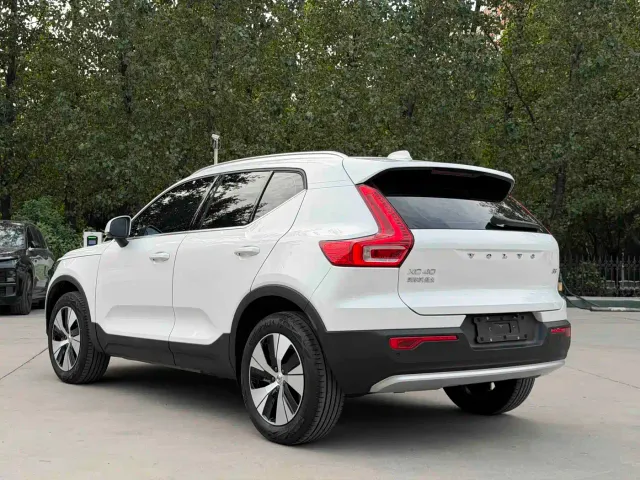 Volvo XC40 — Фото автомобиля 7
