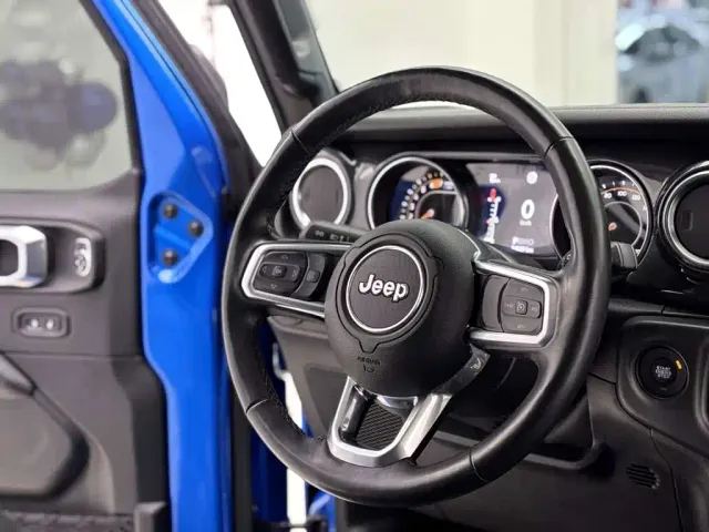 Jeep Wrangler — Фото автомобиля 14
