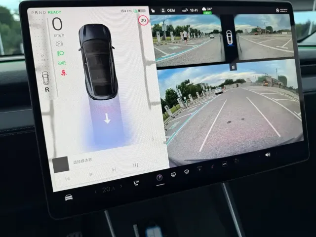 Tesla Model Y — Фото автомобиля 16