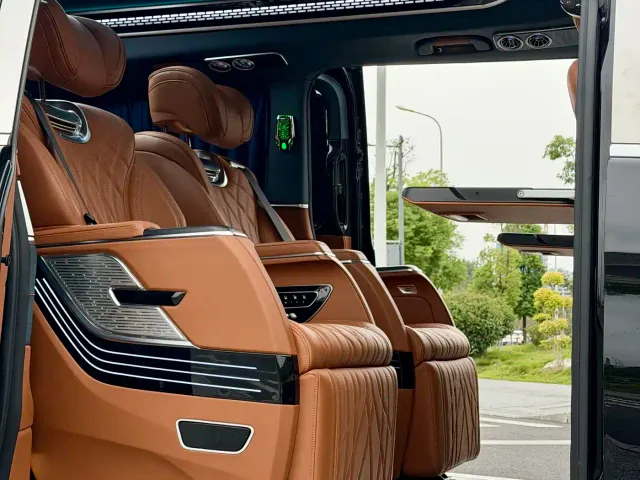 Mercedes-Benz V-Class — Фото автомобиля 12