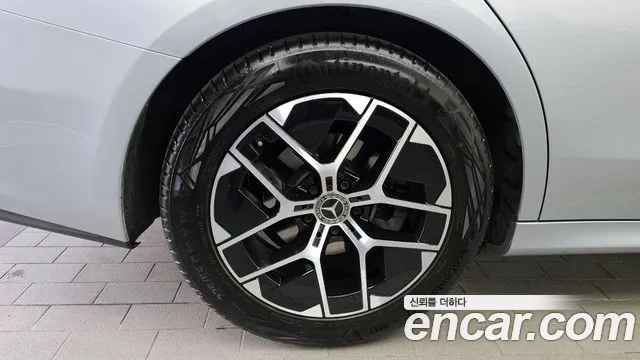 Mercedes-Benz E-Class — Фото автомобиля 5