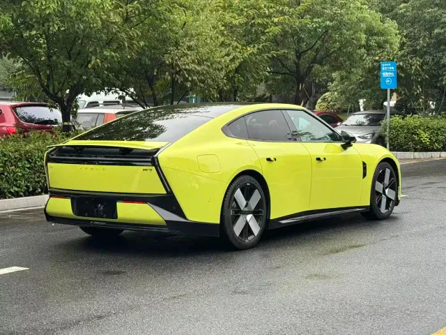 Xpeng P7 — Фото автомобиля 3