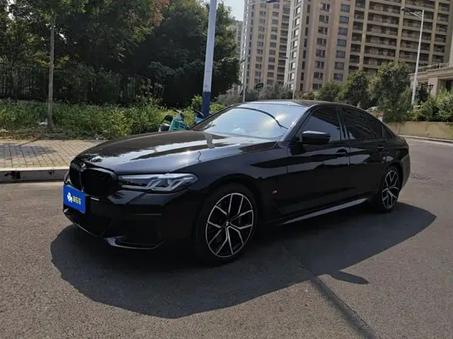 Фотография автомобиля — BMW 5 Series