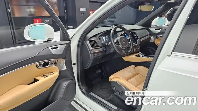Вольво XC90 — Фото автомобиля 9