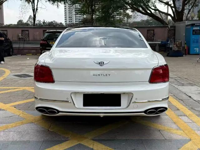 Bentley Flying Spur — Фото автомобиля 10
