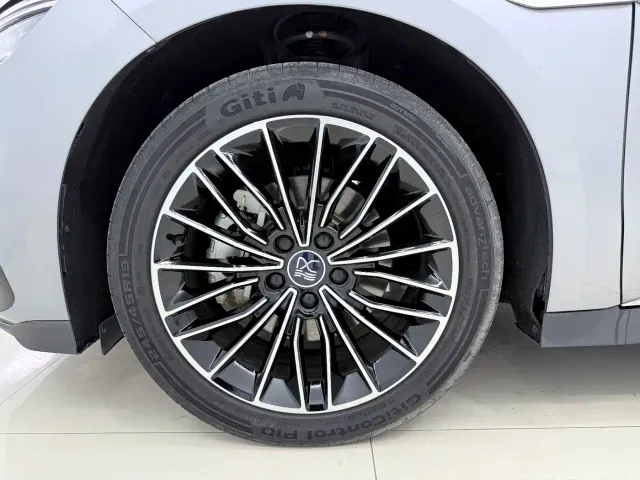 BYD Han — Фото автомобиля 18