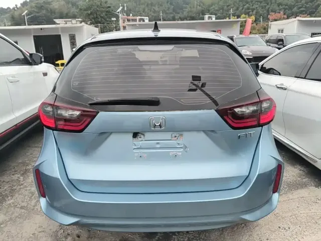 Honda Fit — Фото автомобиля 5