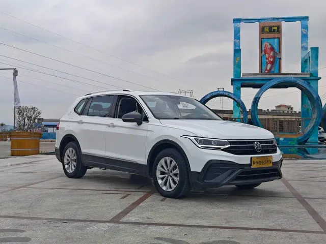 Volkswagen Tiguan L — Фото автомобиля 3