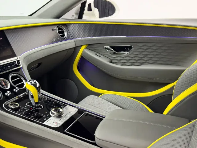 Bentley Continental Plug-in Hybrid — Фото автомобиля 16