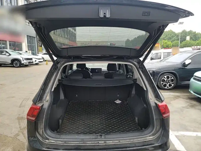 Volkswagen Tiguan L — Фото автомобиля 18