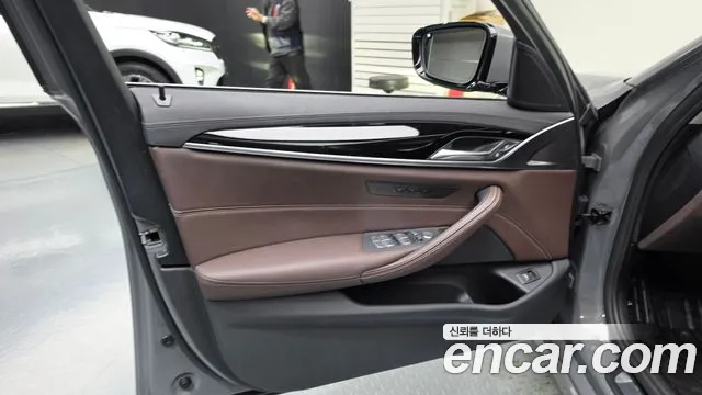 BMW 5 Series G30 — Фото автомобиля 13