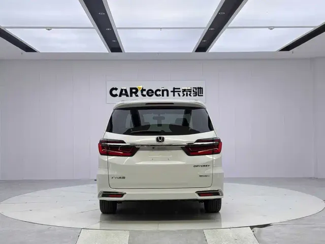 Honda Odyssey — Фото автомобиля 4