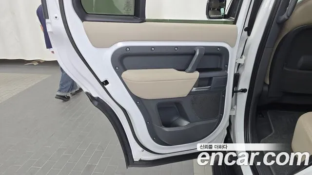 Land Rover Defender L663 — Фото автомобиля 25