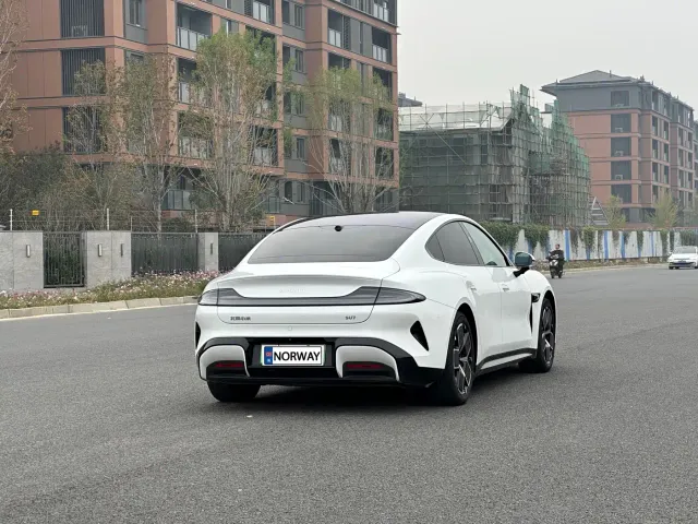 Xiaomi SU7 — Фото автомобиля 21