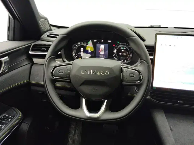 Lynk & Co 01 — Фото автомобиля 15