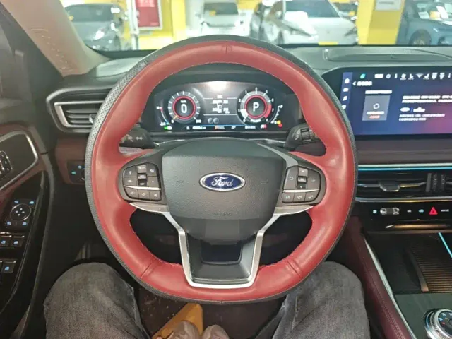 Ford Explorer — Фото автомобиля 10