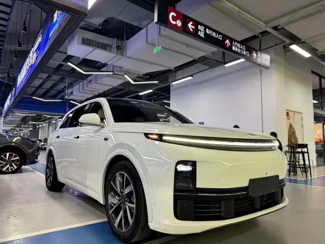 Li Auto L7 — Фото автомобиля 3