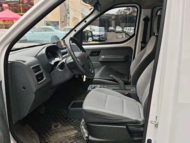 Wuling Yangguang — Фото автомобиля 12