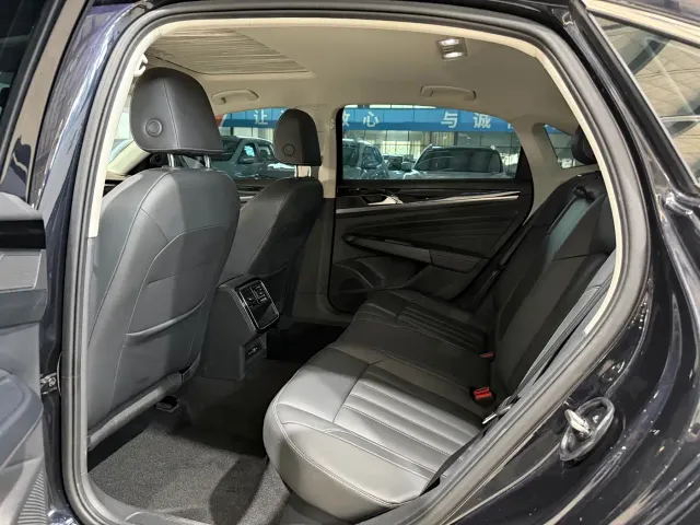 Volkswagen Passat — Фото автомобиля 8
