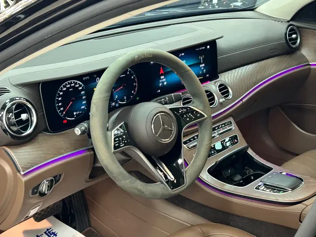 Mercedes-Benz E-Class — Фото автомобиля 8