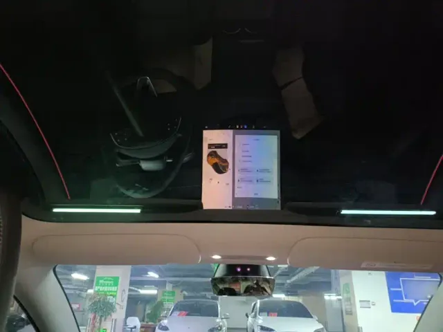 Tesla Model 3 — Фото автомобиля 17