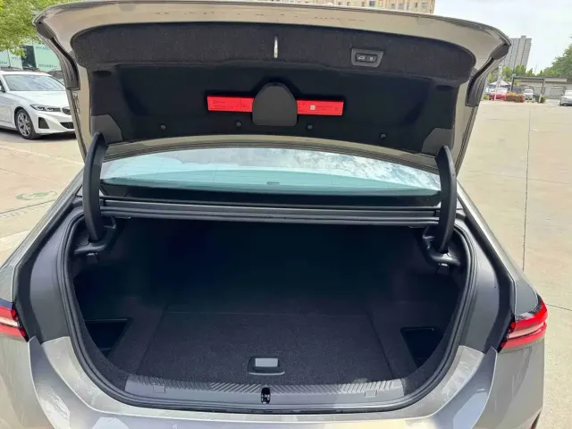 BMW i5 — Фото автомобиля 17