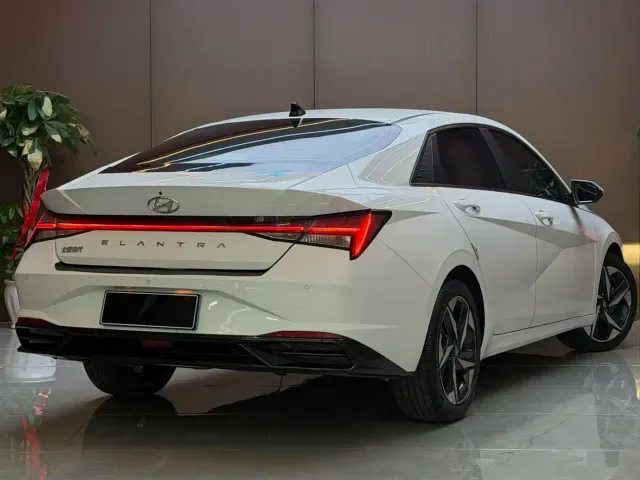 Hyundai Elantra — Фото автомобиля 9