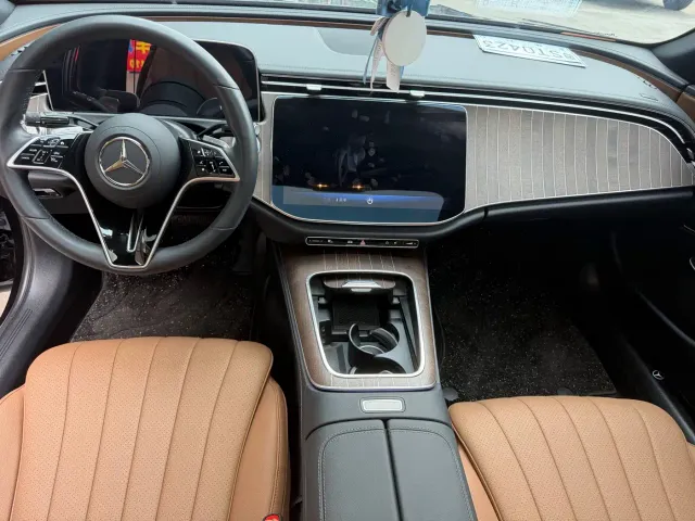 Mercedes-Benz E-Class — Фото автомобиля 6