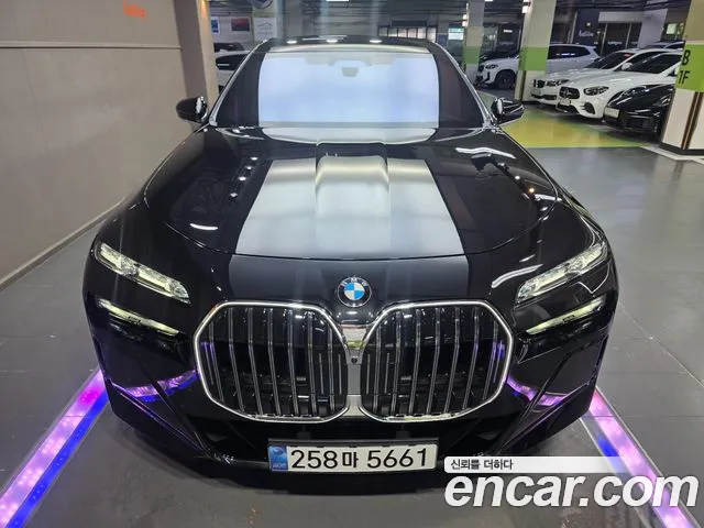 BMW 7-Series 7 серия (G70) 740i xDrive M Sport — Фото автомобиля 3