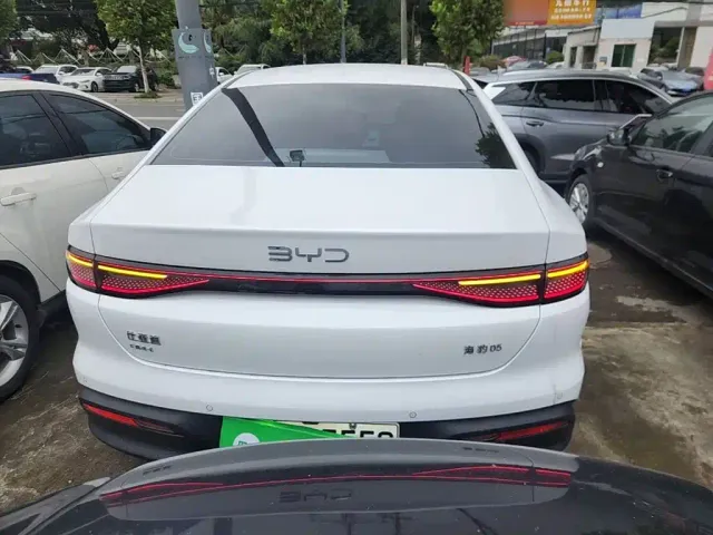 BYD Seal 05 DM-i — Фото автомобиля 5