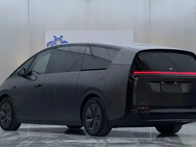 Li Auto MEGA — Фото автомобиля 6