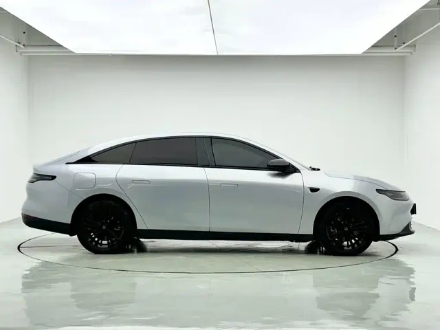 Leapmotor C01 — Фото автомобиля 8