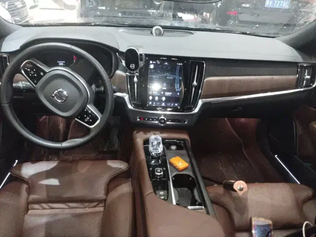 Volvo S90 — Фото автомобиля 4