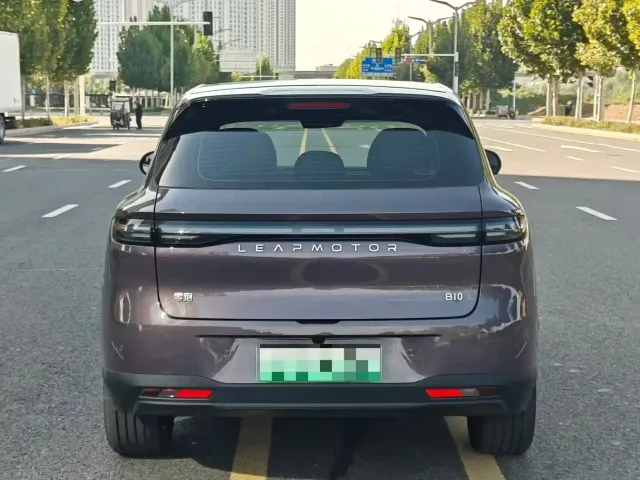 Leapmotor B10 — Фото автомобиля 8