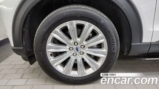 Ford Explorer — Фото автомобиля 4