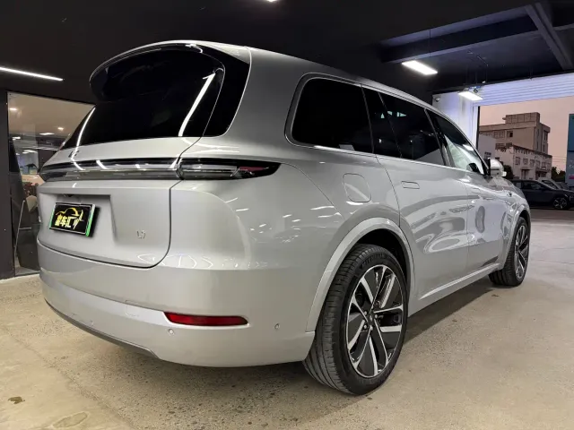 Li Auto L9 — Фото автомобиля 16