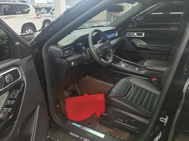 Ford Explorer — Фото автомобиля 21